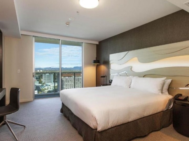 Hilton Surfers Paradise-Hotel King Room Side by Side